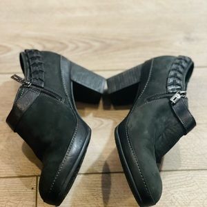 Clark’s Black Artisan Ankle Boot 7 1/2